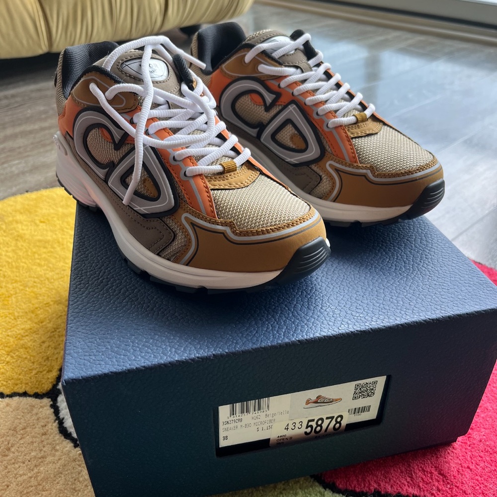 Men’s DIOR B30 Sneaker. Cream mesh with orange & brown technical fabric.